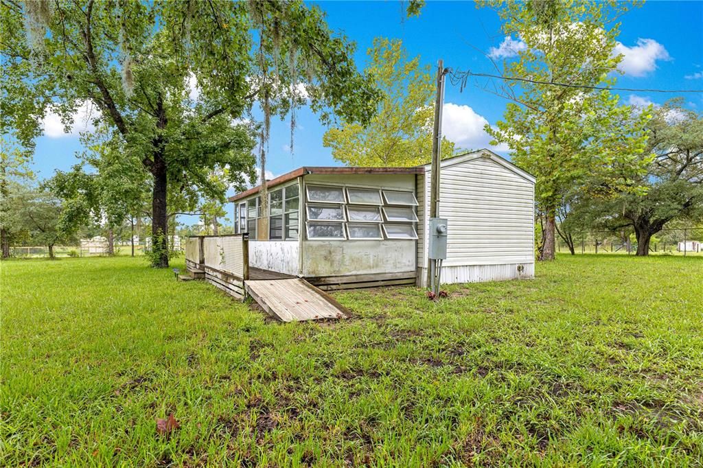 На продажу: $180,000 (2 спален, 1 ванн, 728 Квадратных фут)