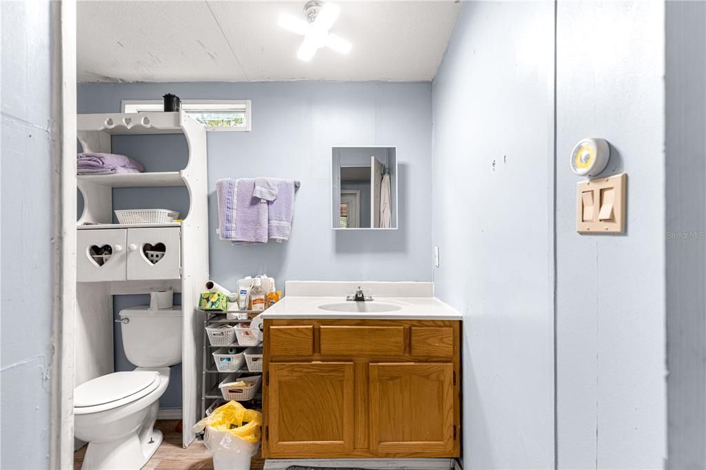 На продажу: $180,000 (2 спален, 1 ванн, 728 Квадратных фут)