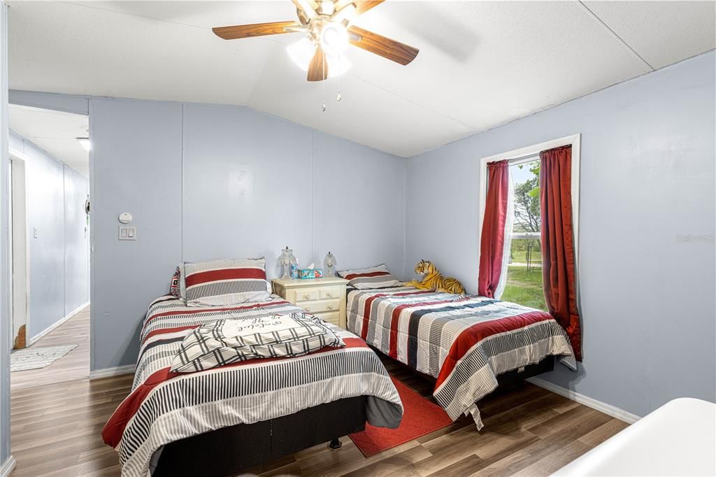 На продажу: $180,000 (2 спален, 1 ванн, 728 Квадратных фут)