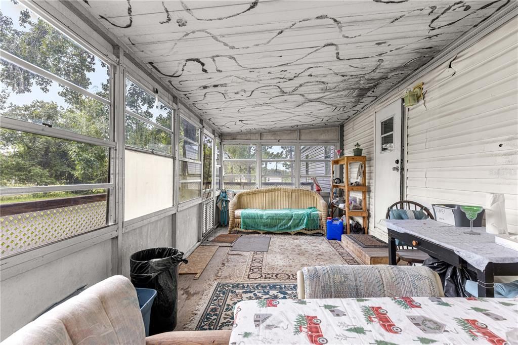 На продажу: $180,000 (2 спален, 1 ванн, 728 Квадратных фут)