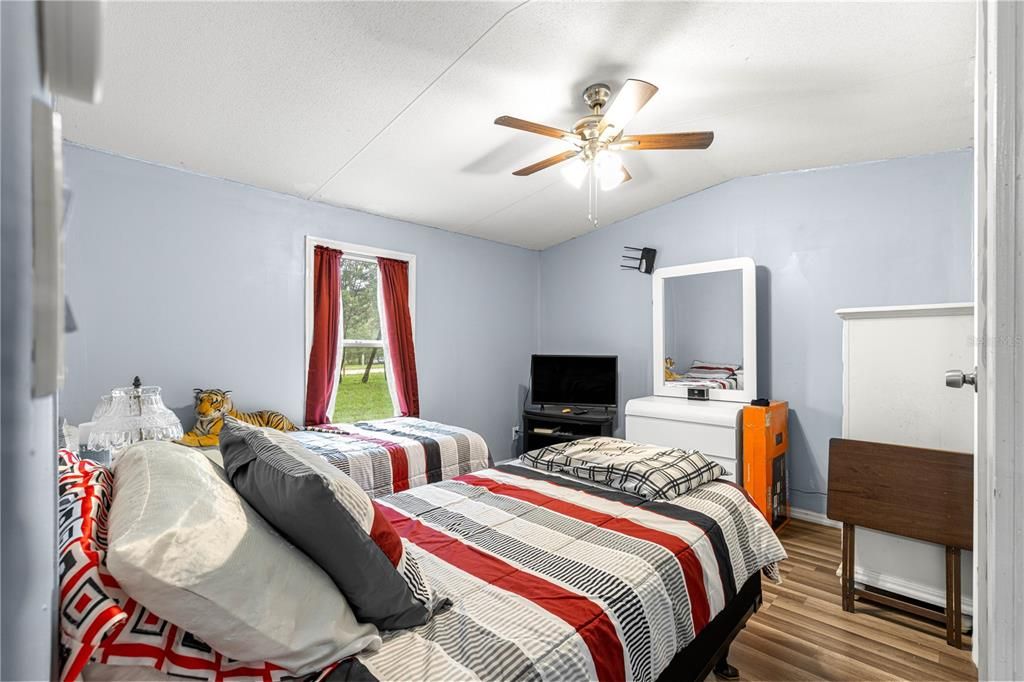 На продажу: $180,000 (2 спален, 1 ванн, 728 Квадратных фут)