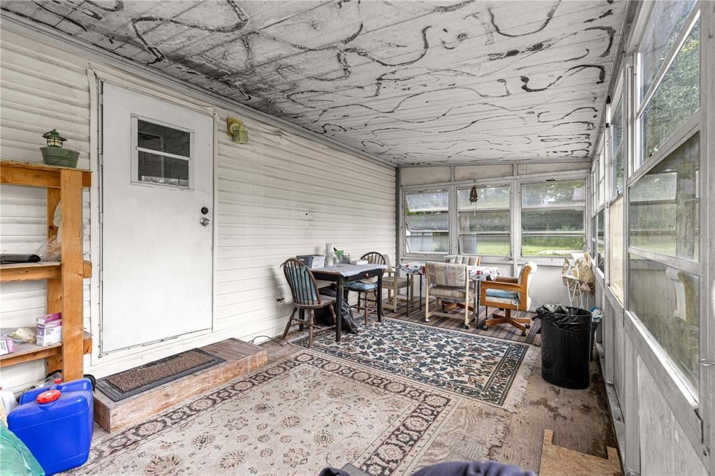 На продажу: $180,000 (2 спален, 1 ванн, 728 Квадратных фут)