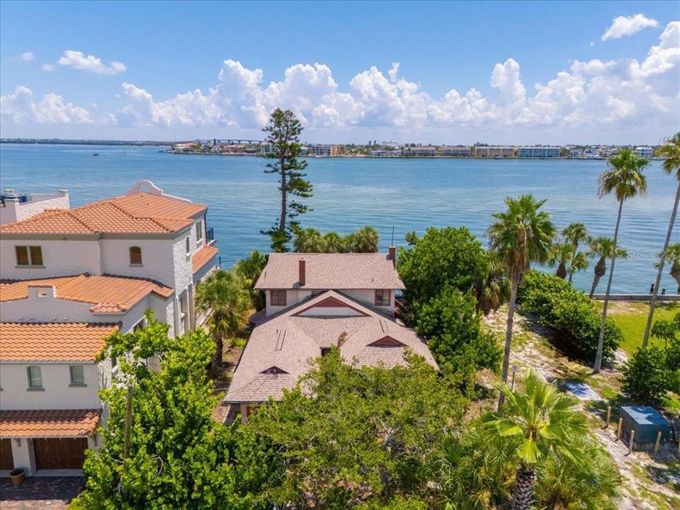 En Venta: $1,900,000 (0.14 acres)