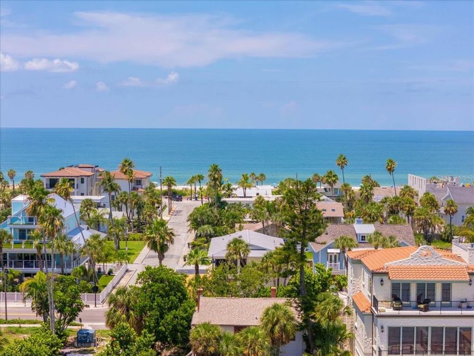 En Venta: $1,900,000 (0.14 acres)