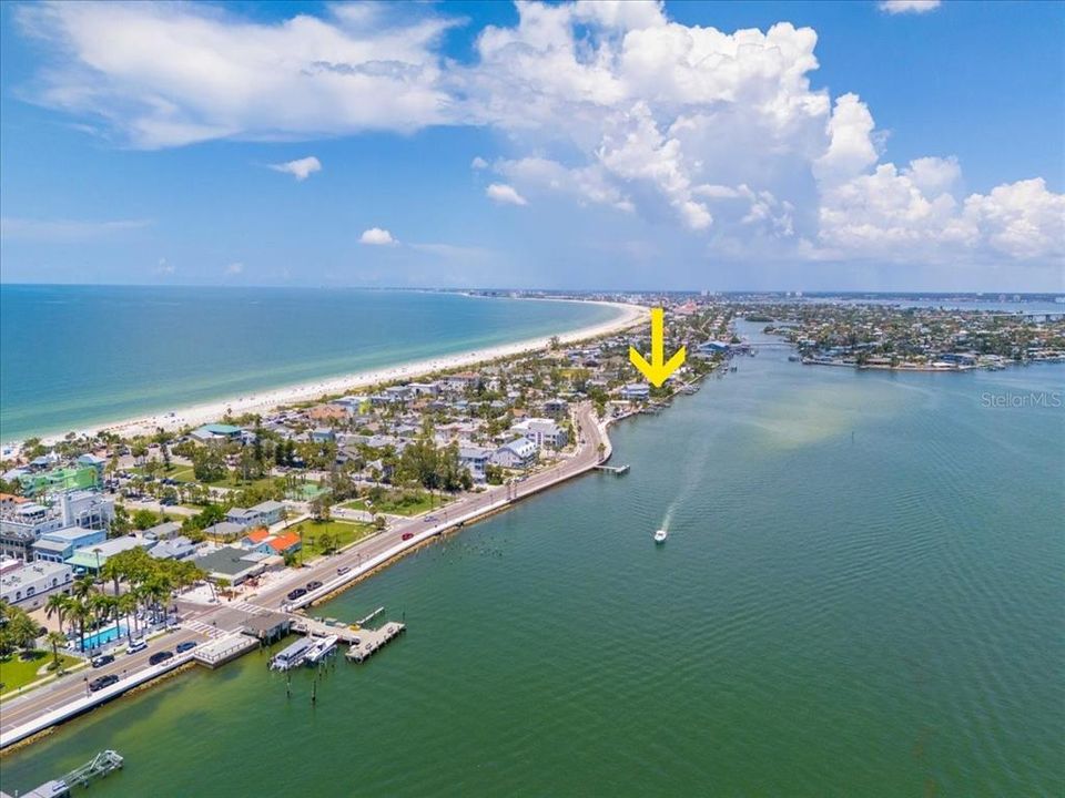 En Venta: $1,900,000 (0.14 acres)