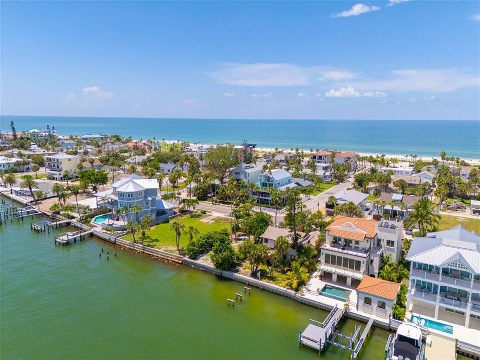 En Venta: $1,900,000 (0.14 acres)