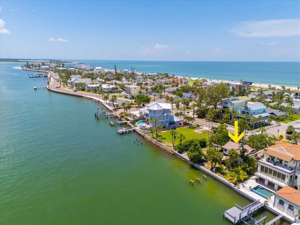 En Venta: $1,900,000 (0.14 acres)