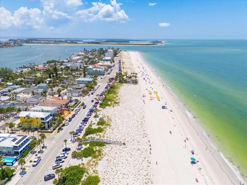 En Venta: $1,900,000 (0.14 acres)