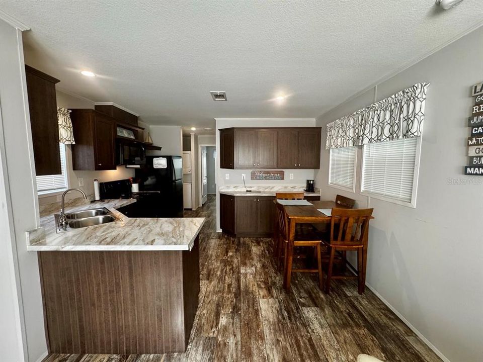 For Sale: $135,000 (1 beds, 1 baths, 511 Square Feet)