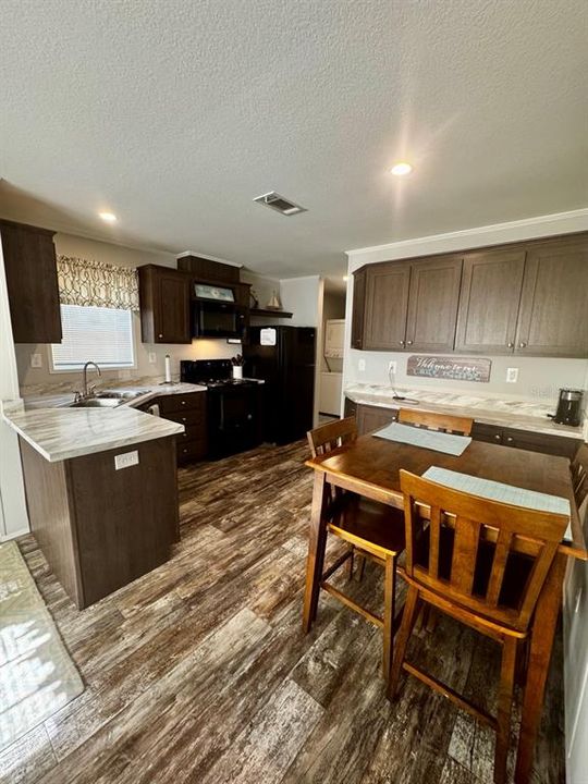 For Sale: $135,000 (1 beds, 1 baths, 511 Square Feet)