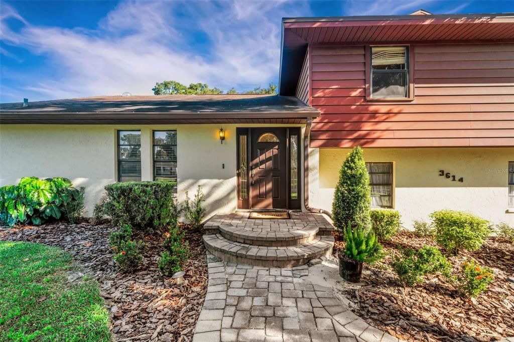 Active With Contract: $374,000 (3 beds, 3 baths, 1832 Square Feet)