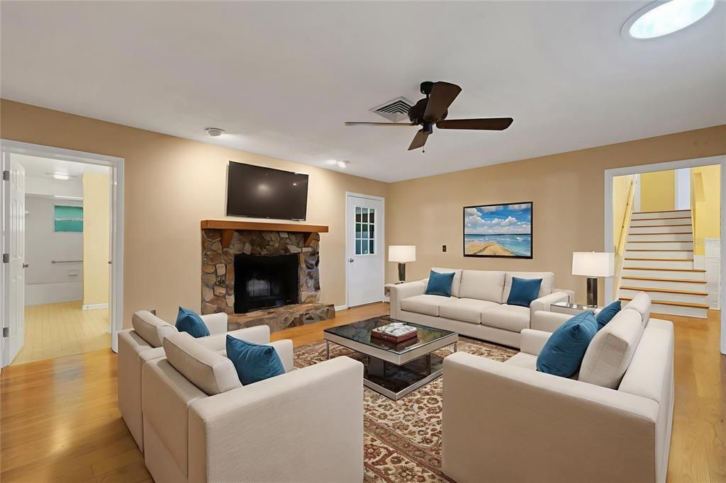Active With Contract: $374,000 (3 beds, 3 baths, 1832 Square Feet)