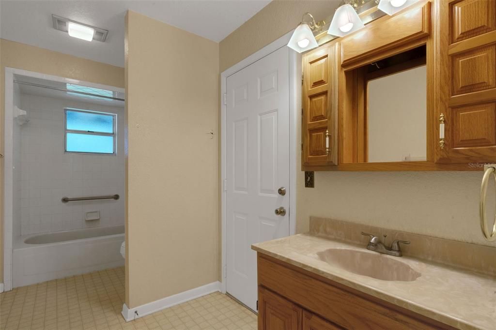 Active With Contract: $374,000 (3 beds, 3 baths, 1832 Square Feet)