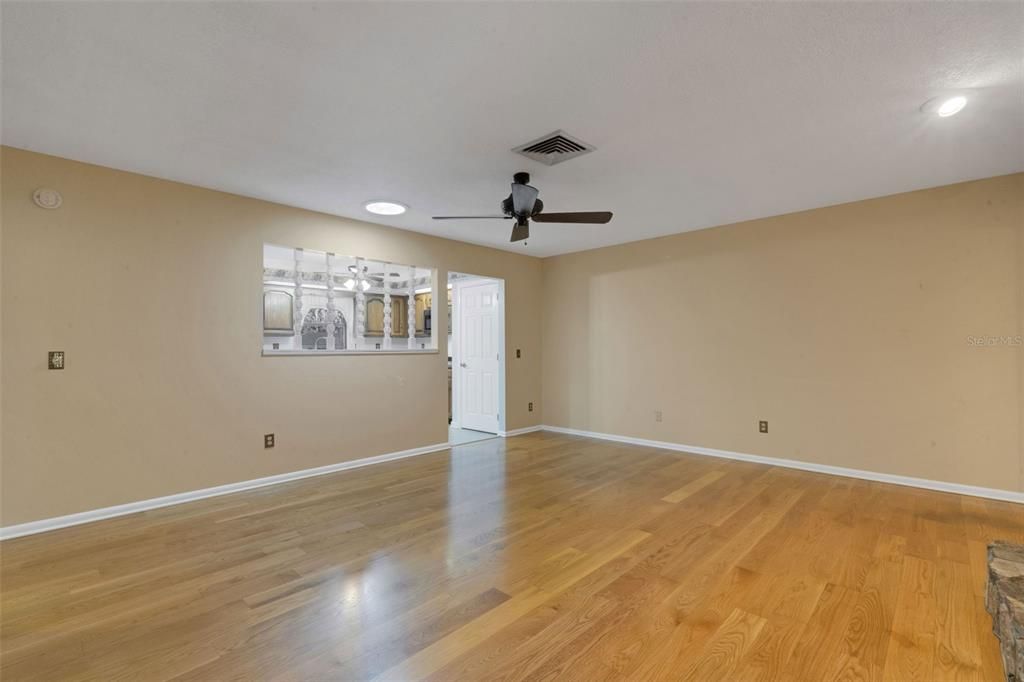 Active With Contract: $374,000 (3 beds, 3 baths, 1832 Square Feet)