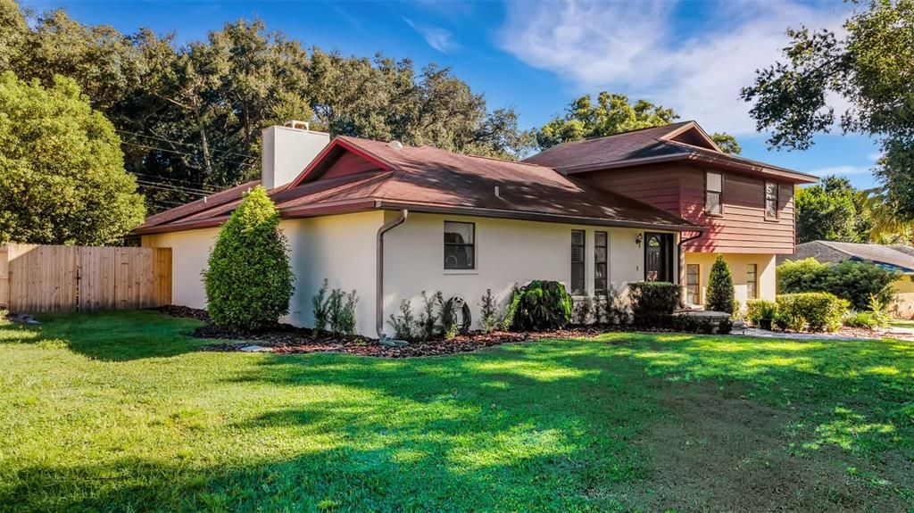 Active With Contract: $374,000 (3 beds, 3 baths, 1832 Square Feet)