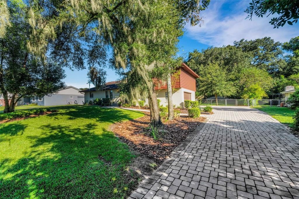 Active With Contract: $374,000 (3 beds, 3 baths, 1832 Square Feet)