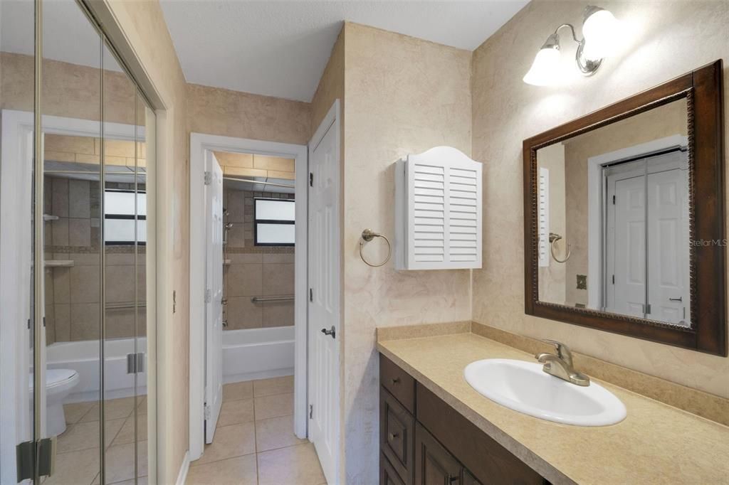 Active With Contract: $374,000 (3 beds, 3 baths, 1832 Square Feet)