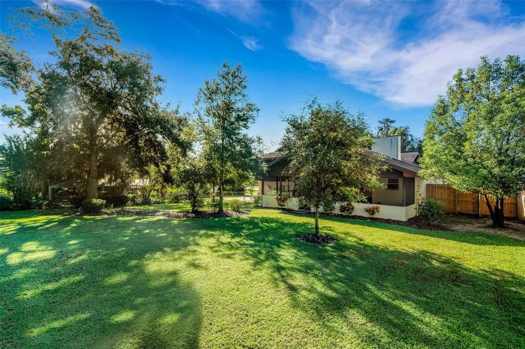 Active With Contract: $374,000 (3 beds, 3 baths, 1832 Square Feet)