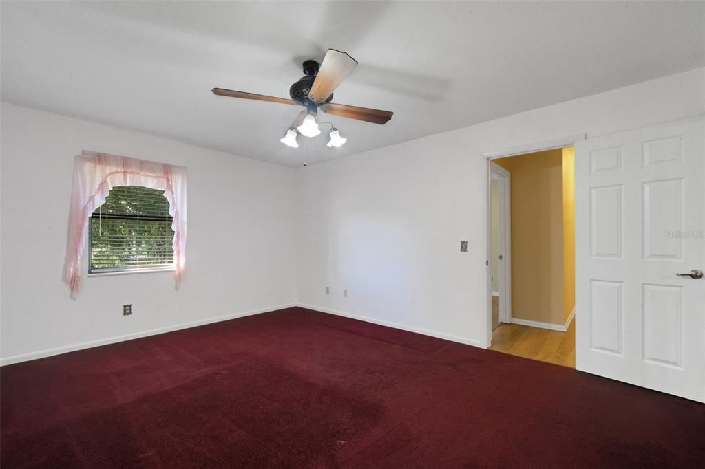 Active With Contract: $374,000 (3 beds, 3 baths, 1832 Square Feet)