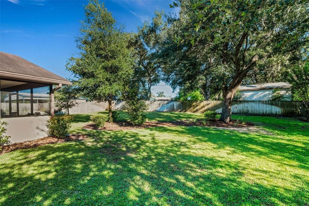 Active With Contract: $374,000 (3 beds, 3 baths, 1832 Square Feet)