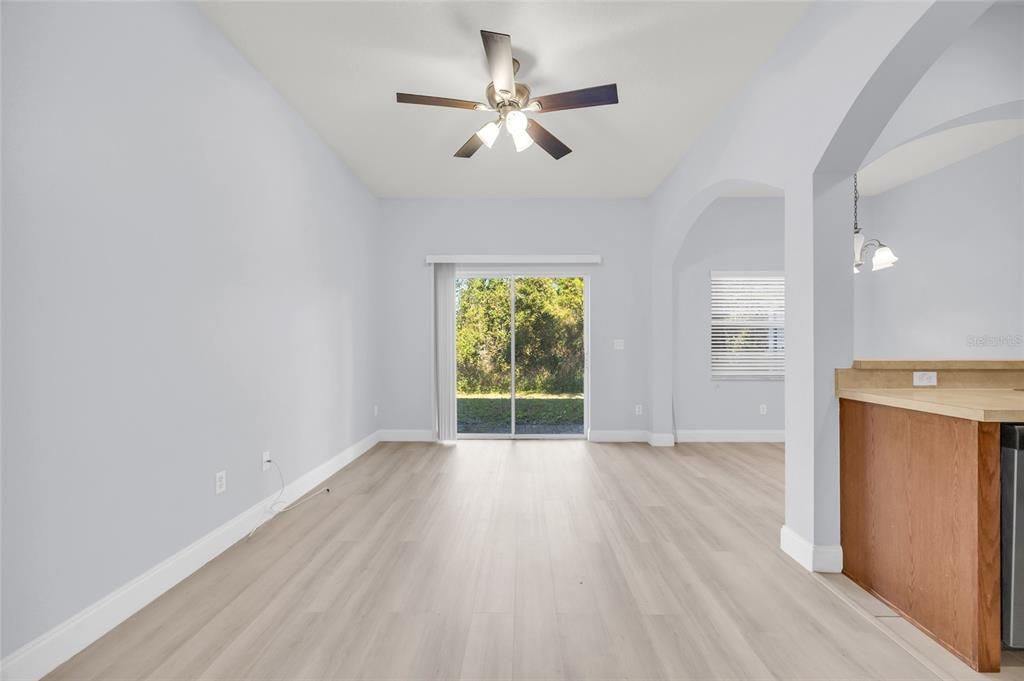 待售: $300,000 (3 贝兹, 2 浴室, 1374 平方英尺)