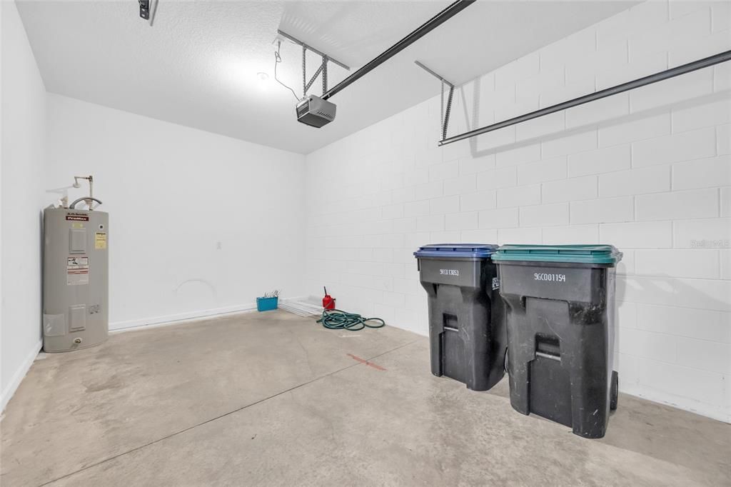 待售: $300,000 (3 贝兹, 2 浴室, 1374 平方英尺)