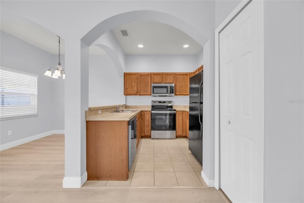 待售: $300,000 (3 贝兹, 2 浴室, 1374 平方英尺)