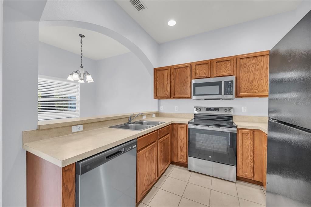 待售: $300,000 (3 贝兹, 2 浴室, 1374 平方英尺)