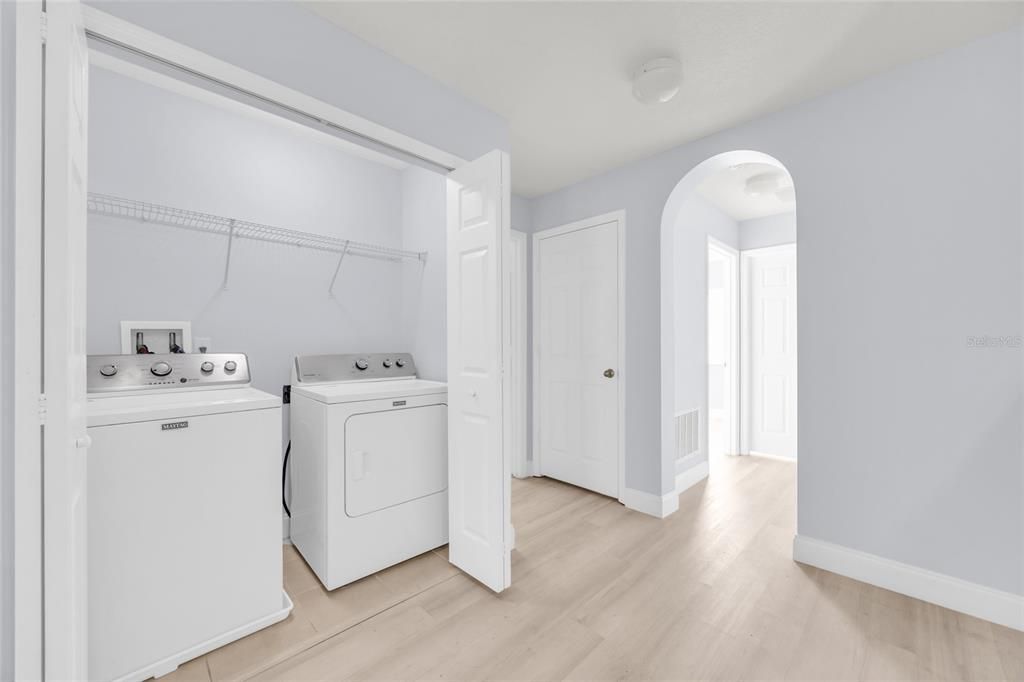 待售: $300,000 (3 贝兹, 2 浴室, 1374 平方英尺)