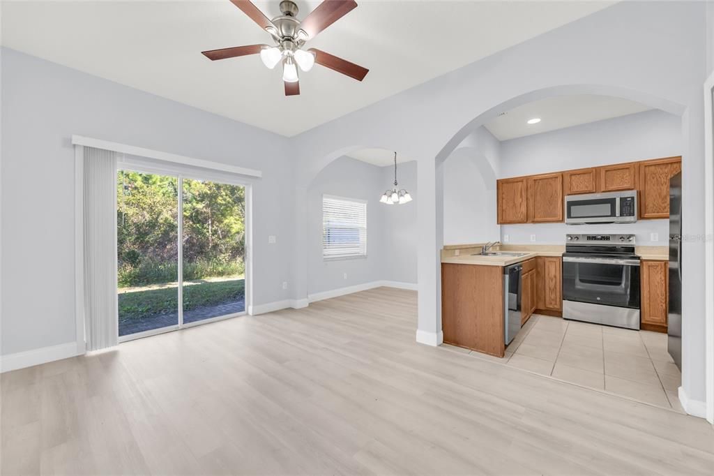 待售: $300,000 (3 贝兹, 2 浴室, 1374 平方英尺)