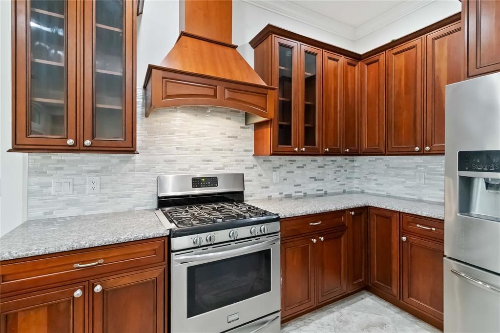 En Venta: $659,000 (4 camas, 3 baños, 2307 Pies cuadrados)