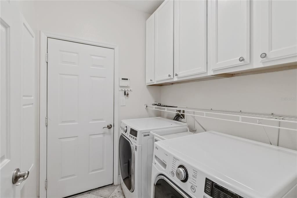 En Venta: $659,000 (4 camas, 3 baños, 2307 Pies cuadrados)