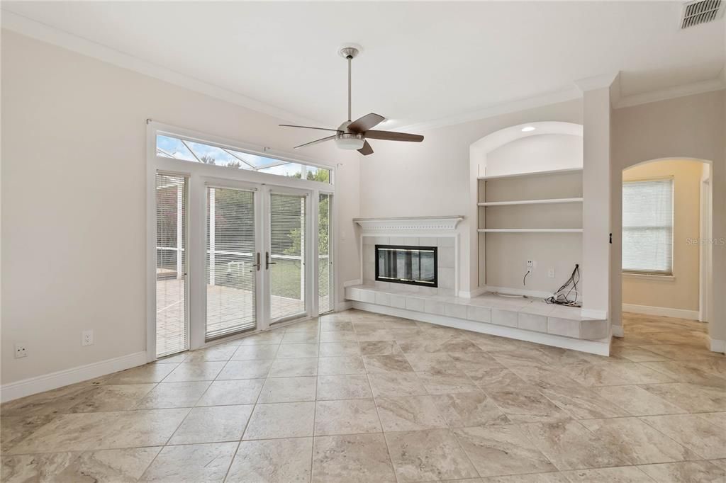 En Venta: $659,000 (4 camas, 3 baños, 2307 Pies cuadrados)