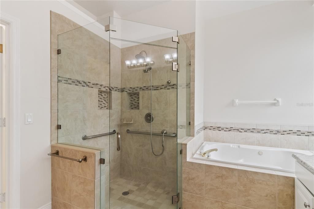 En Venta: $659,000 (4 camas, 3 baños, 2307 Pies cuadrados)