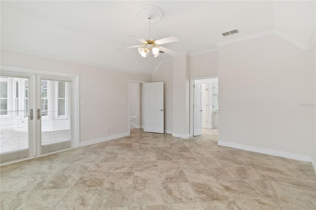 En Venta: $659,000 (4 camas, 3 baños, 2307 Pies cuadrados)