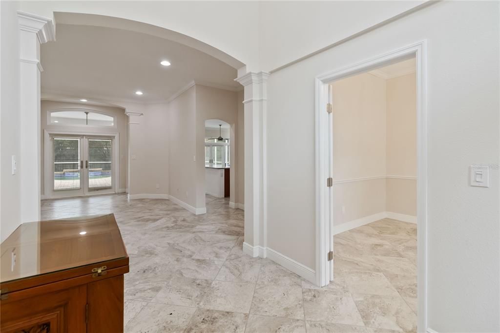 En Venta: $659,000 (4 camas, 3 baños, 2307 Pies cuadrados)