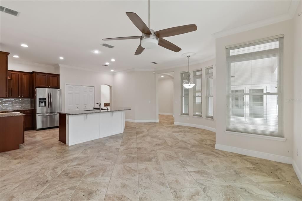 En Venta: $659,000 (4 camas, 3 baños, 2307 Pies cuadrados)