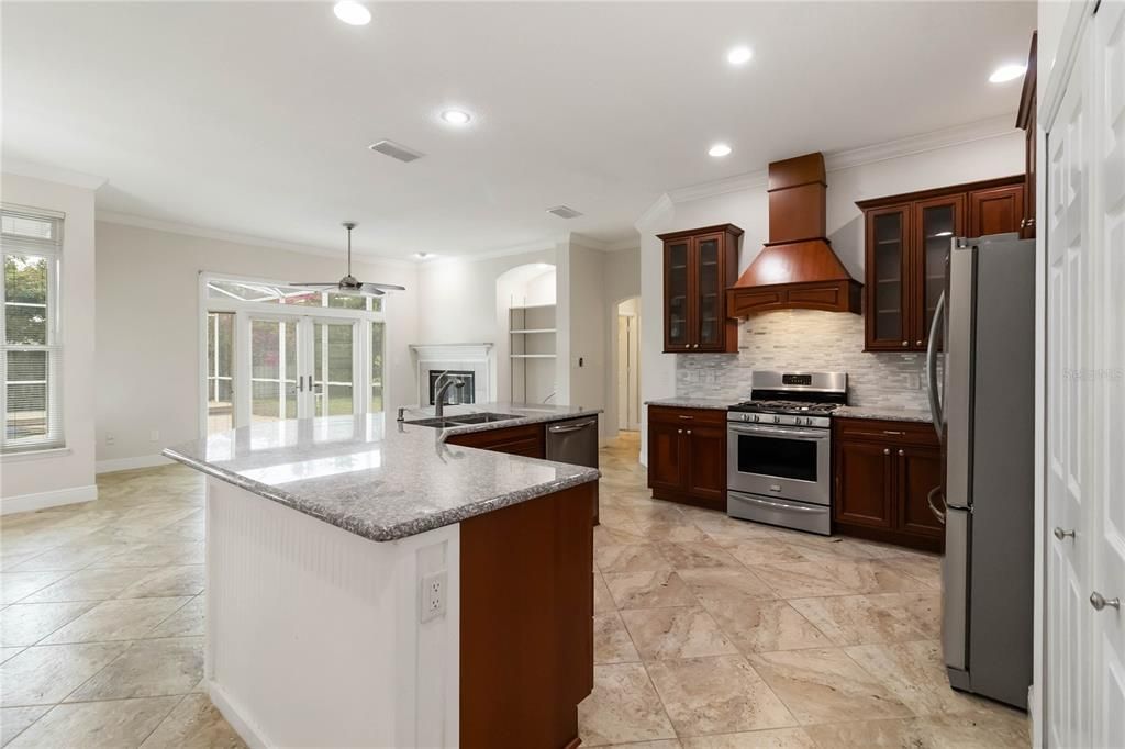 En Venta: $659,000 (4 camas, 3 baños, 2307 Pies cuadrados)