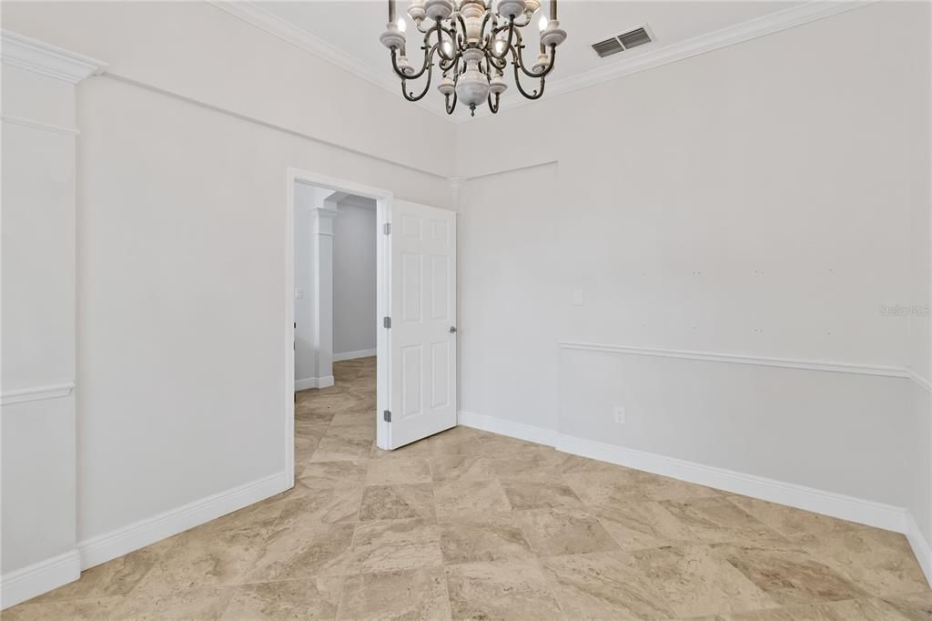 En Venta: $659,000 (4 camas, 3 baños, 2307 Pies cuadrados)