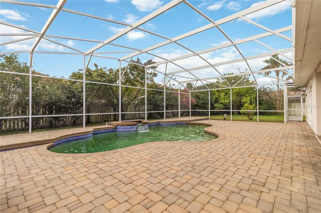 En Venta: $659,000 (4 camas, 3 baños, 2307 Pies cuadrados)