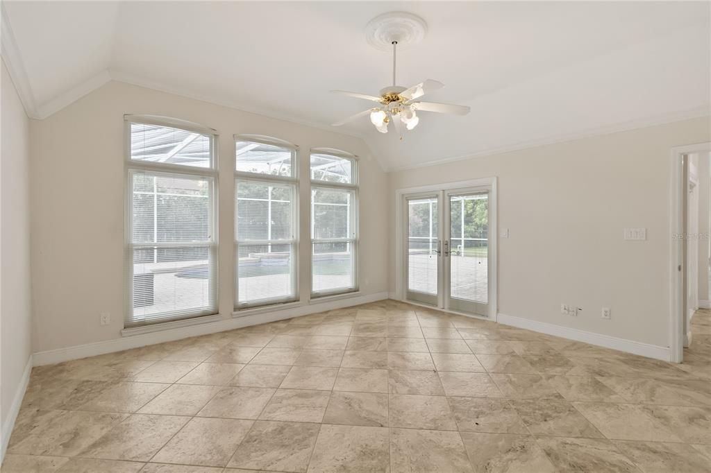 En Venta: $659,000 (4 camas, 3 baños, 2307 Pies cuadrados)