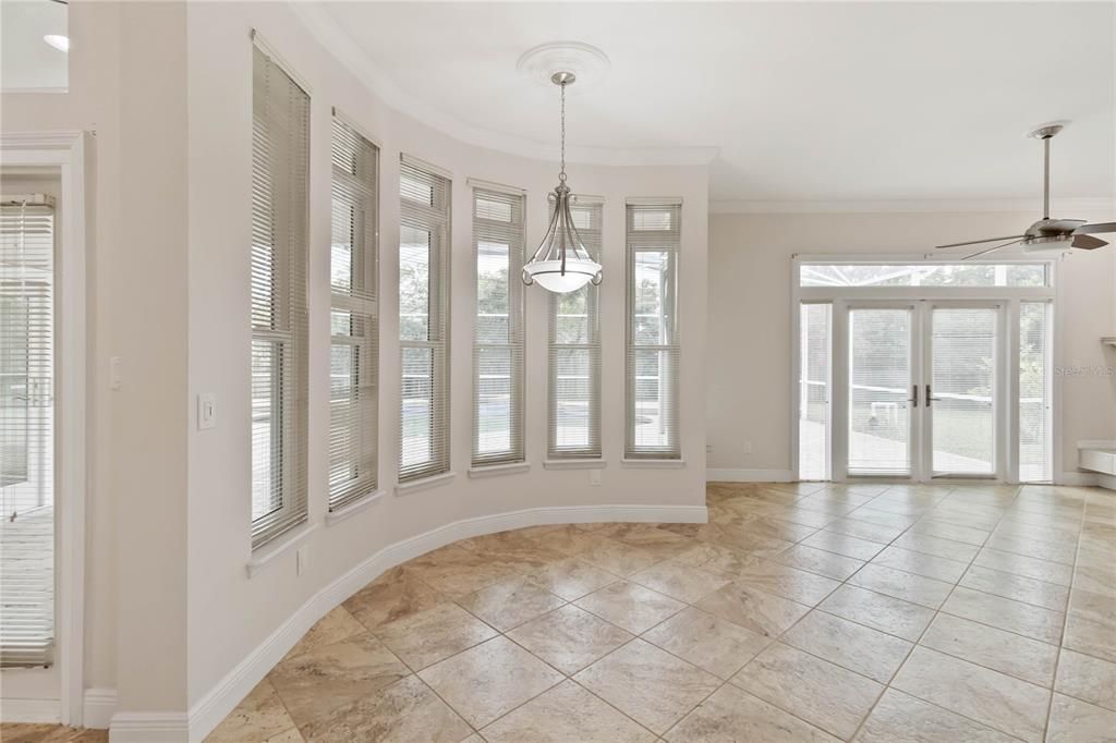 En Venta: $659,000 (4 camas, 3 baños, 2307 Pies cuadrados)