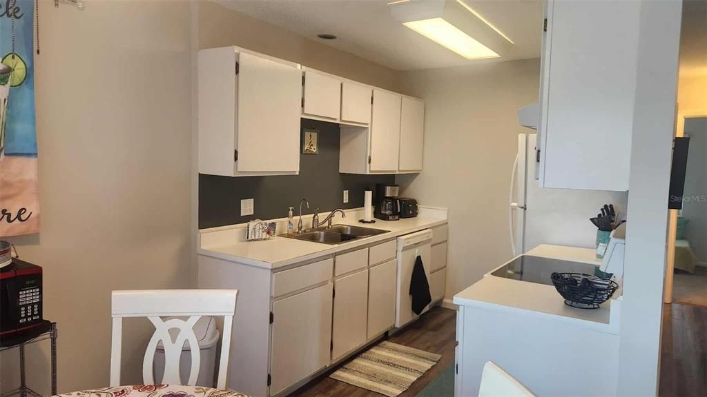 For Sale: $119,500 (2 beds, 1 baths, 784 Square Feet)