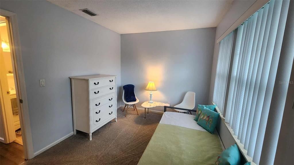 For Sale: $119,500 (2 beds, 1 baths, 784 Square Feet)