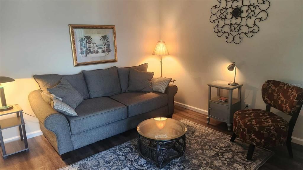 For Sale: $119,500 (2 beds, 1 baths, 784 Square Feet)