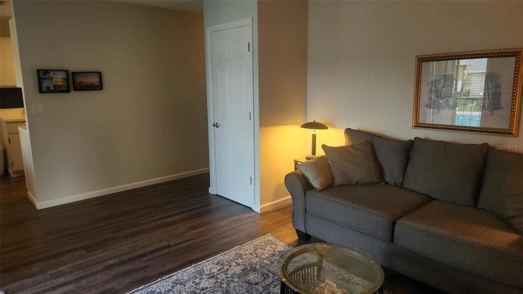 For Sale: $119,500 (2 beds, 1 baths, 784 Square Feet)