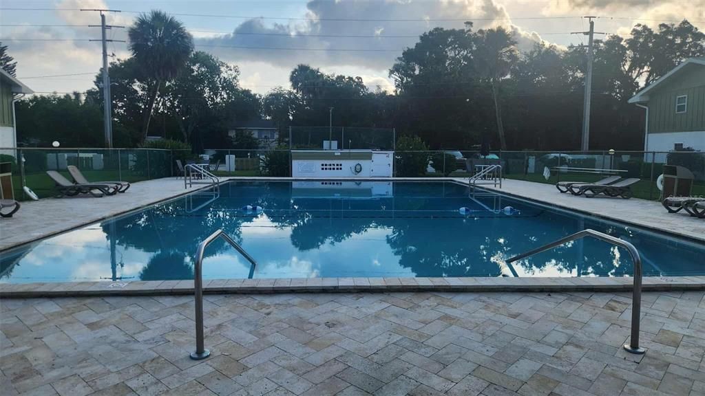 For Sale: $119,500 (2 beds, 1 baths, 784 Square Feet)