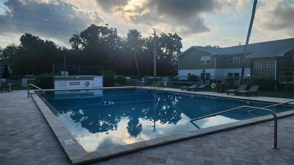 For Sale: $119,500 (2 beds, 1 baths, 784 Square Feet)