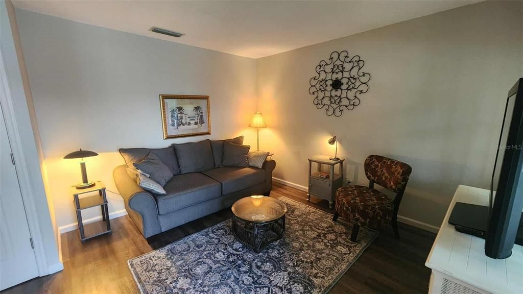 For Sale: $119,500 (2 beds, 1 baths, 784 Square Feet)