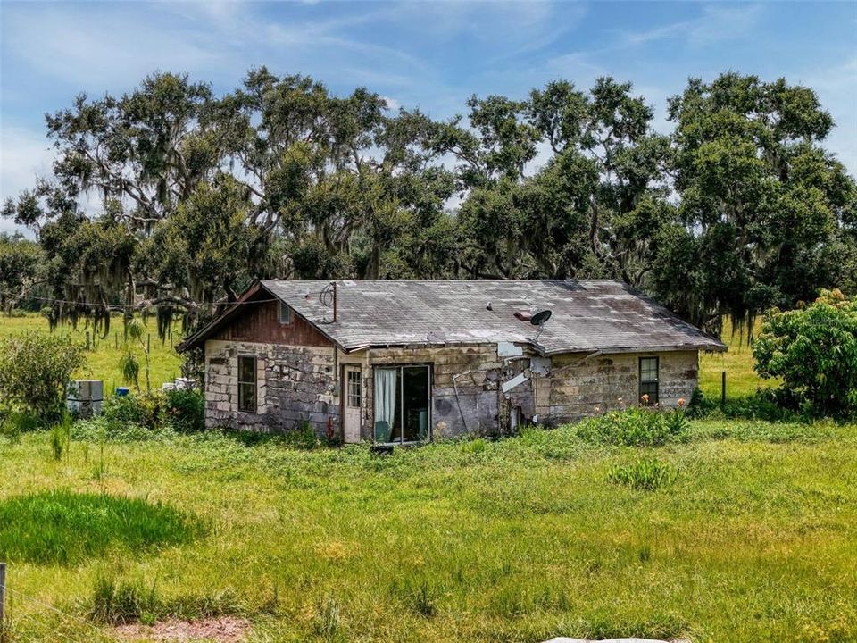 For Sale: $1,195,000 (3 beds, 1 baths, 1000 Square Feet)